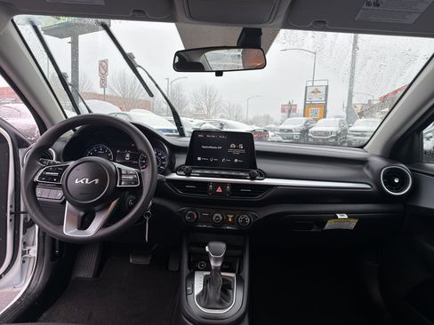 Used 2023 Kia Forte LXS image 18
