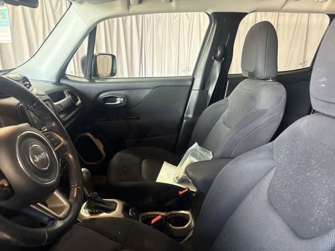 Used 2017 Jeep Renegade Latitude w/ Popular Equipment Group image 21