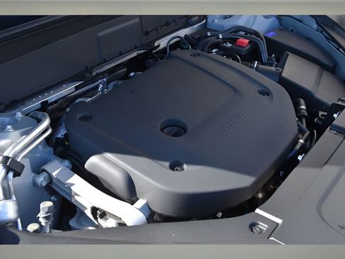 New 2026 Volvo XC90 B6 Plus w/ Protection Package Premier image 25