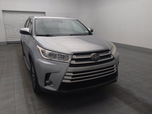Used 2019 Toyota Highlander XLE FWD image 14