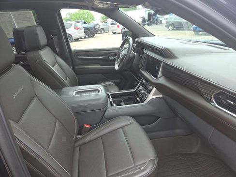 Used 2023 GMC Yukon XL Denali w/ Denali Reserve Package AWD/4WD image 44