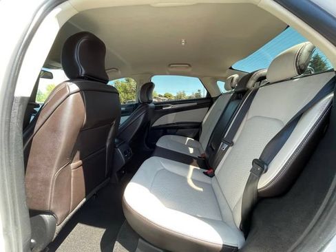 Used 2019 Ford Fusion SE w/ Equipment Group 151A FWD image 8