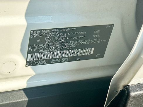 Used 2019 Toyota RAV4 XLE Premium FWD image 29