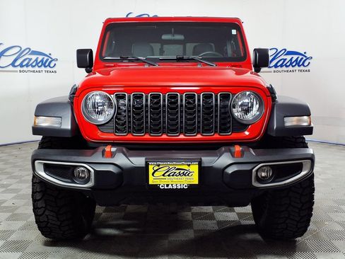 Used 2024 Jeep Gladiator Sport AWD/4WD image 3