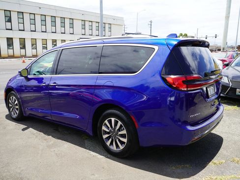 Used 2021 Chrysler Pacifica Touring-L FWD image 26