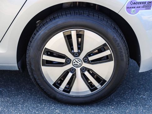 Used 2019 Volkswagen e-Golf SE w/ Driver Assistance Package FWD image 9