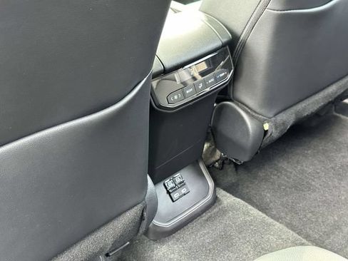 Used 2026 Toyota Highlander XLE AWD/4WD image 15
