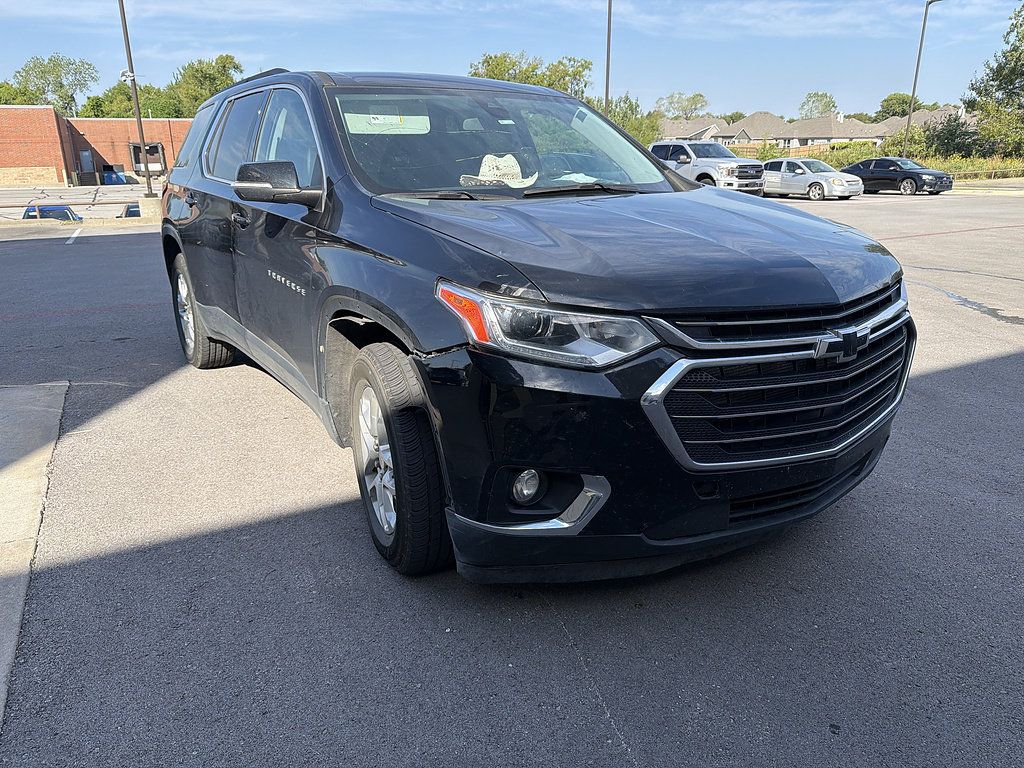 Used 2021 Chevrolet Traverse LT FWD image 2