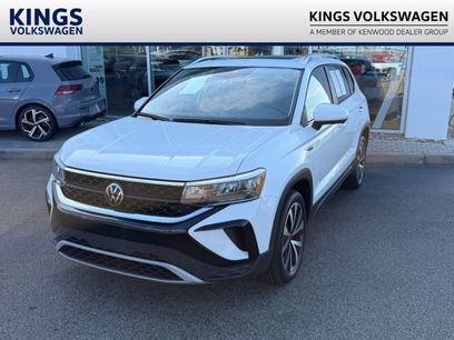 Certified 2023 Volkswagen Taos SE w/ Panoramic Sunroof Package
