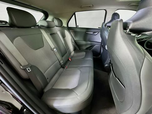 Used 2024 Kia Niro EX Touring image 32