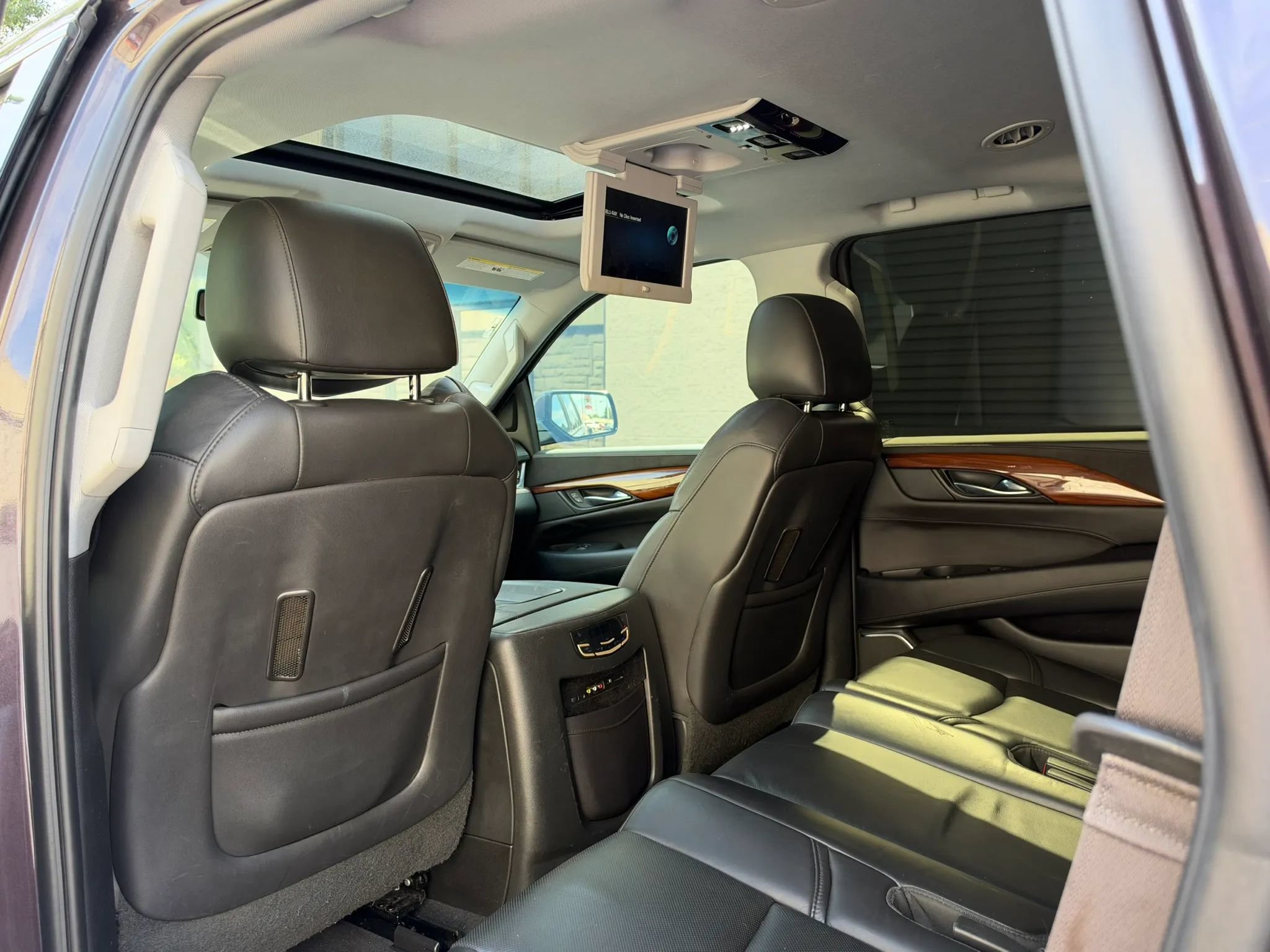 Used 2015 Cadillac Escalade Premium RWD image 32