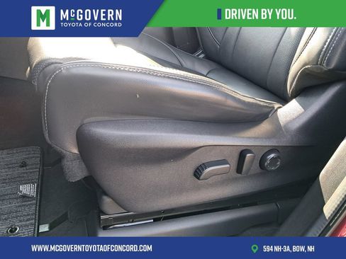Used 2023 Subaru Ascent Limited w/ Technology Package AWD/4WD image 19