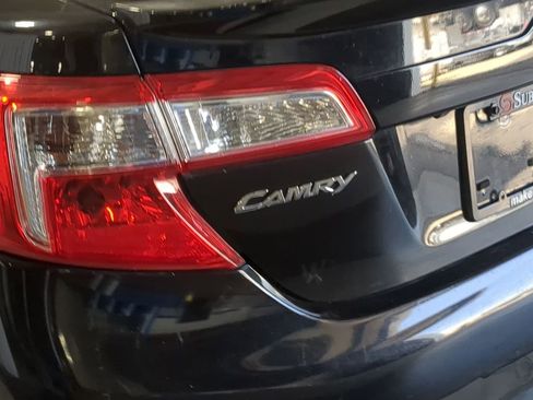 Used 2014 Toyota Camry SE FWD image 16