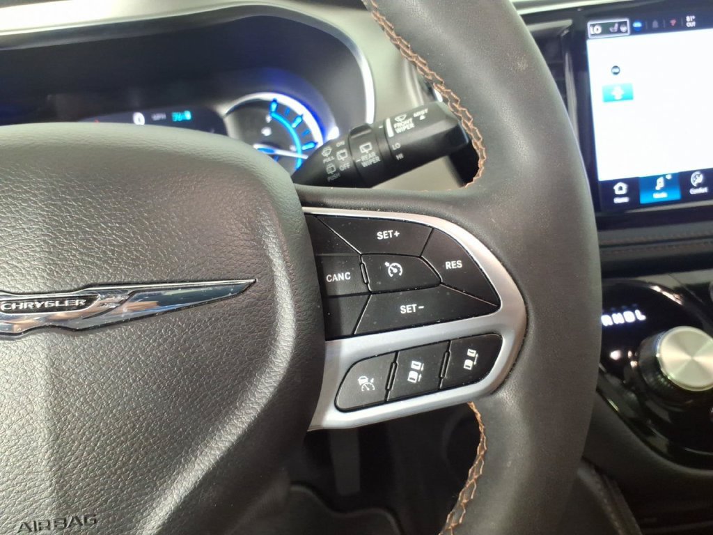 Used 2024 Chrysler Pacifica Pinnacle FWD image 19