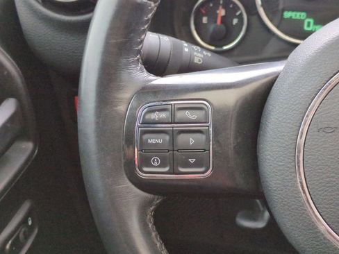 Used 2018 Jeep Wrangler Unlimited Rubicon w/ Connectivity Group image 23