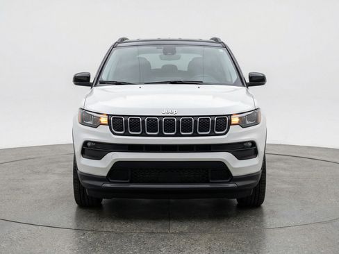 Used 2025 Jeep Compass Limited AWD/4WD image 2