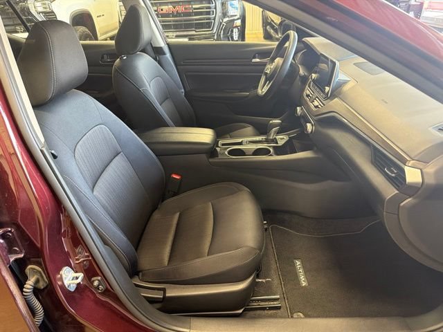 Used 2024 Nissan Altima 2.5 SV FWD image 23