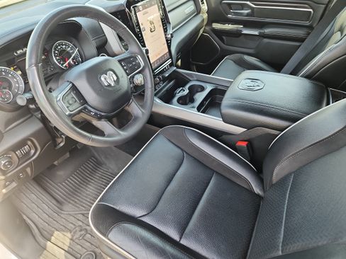 Used 2025 RAM 1500 Laramie AWD/4WD image 9