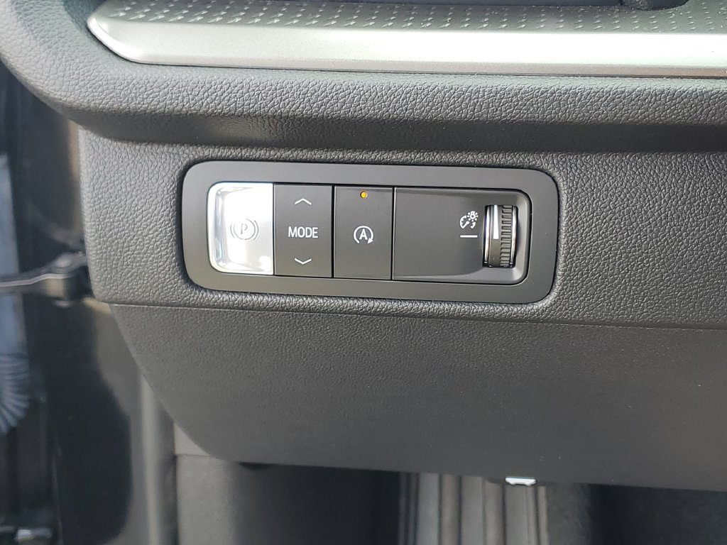 Used 2026 Chevrolet Traverse LT FWD image 18