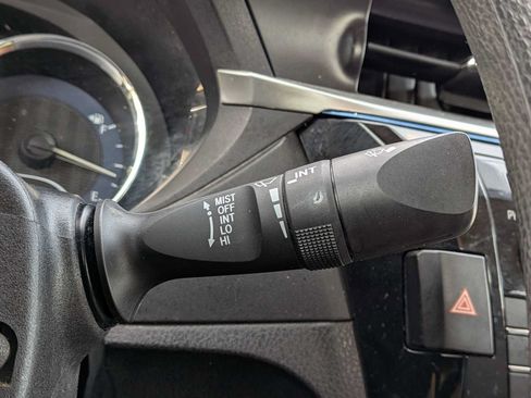 Used 2014 Toyota Corolla LE FWD image 23