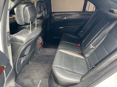 Used 2011 Mercedes-Benz S 63 AMG w/ Driver Assistance Pkg image 28