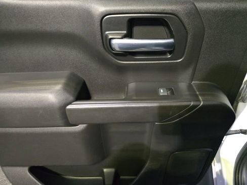 Used 2019 Chevrolet Silverado 1500 Custom w/ Custom Value Package image 9