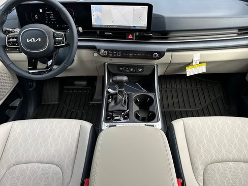 New 2026 Kia Carnival SX image 9