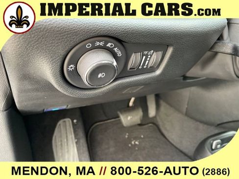 New 2026 Chrysler Pacifica Select image 30