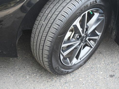 Used 2024 Kia Forte LXS image 11