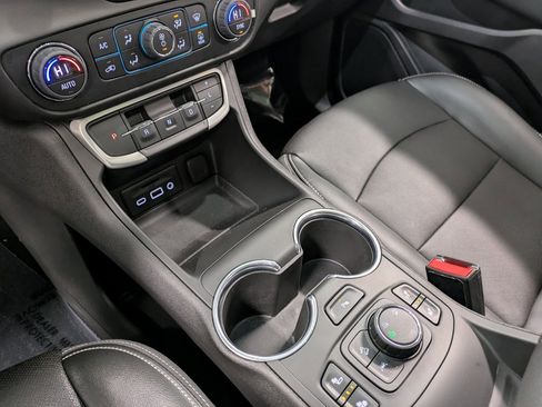 Used 2023 GMC Terrain SLT w/ Tech Package image 14