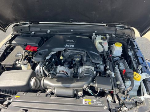 Used 2021 Jeep Gladiator Sport AWD/4WD image 19
