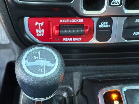 Used 2022 Jeep Gladiator Mojave w/ Cold Weather Group AWD/4WD image 28