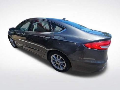 Used 2019 Ford Fusion SE FWD image 7