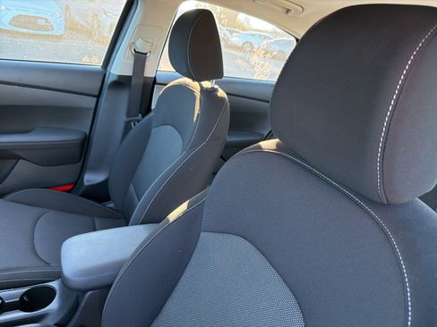 Used 2023 Kia Forte LX image 9
