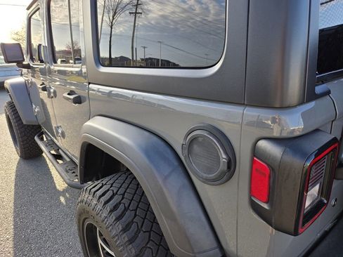 Used 2018 Jeep Wrangler Unlimited Sport S image 4