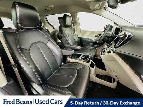 Used 2023 Chrysler Pacifica Touring-L FWD image 34