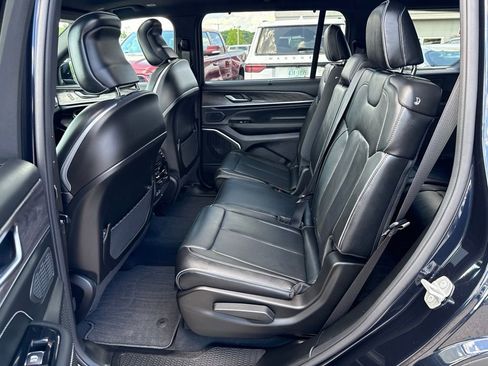 Used 2024 Jeep Grand Cherokee L Overland w/ Advanced Protech Group III AWD/4WD image 27