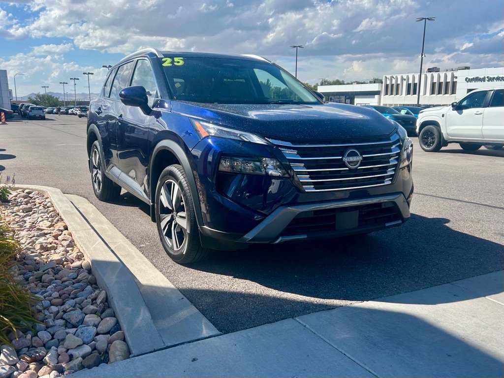 Used 2025 Nissan Rogue SL w/ Tech Package AWD/4WD image 4