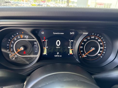 Used 2025 Jeep Gladiator Mojave w/ Safety Group image 20