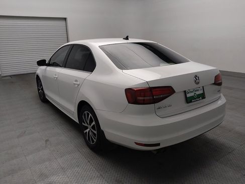 Used 2017 Volkswagen Jetta SE FWD image 5