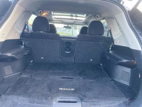 Used 2015 Nissan Rogue SV w/ SV Premium Package image 14