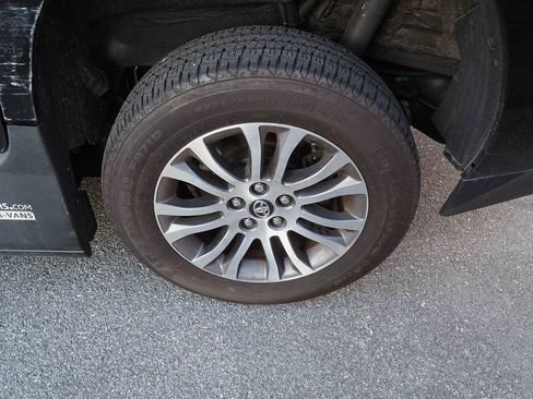 Used 2019 Toyota Sienna XLE FWD image 7