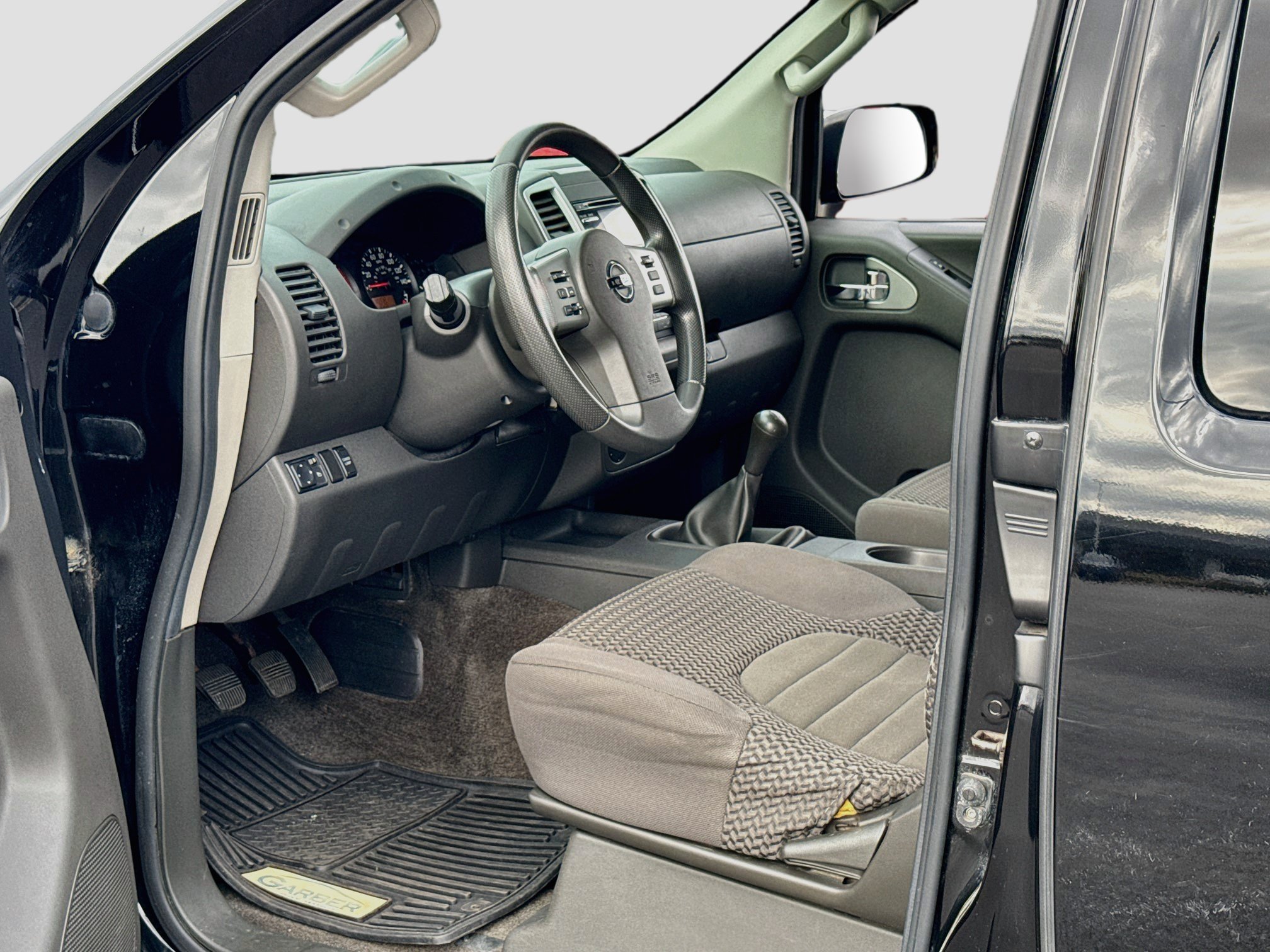 Used 2014 Nissan Frontier SV RWD image 11