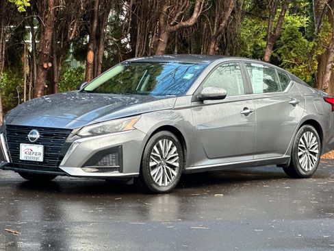 Used 2024 Nissan Altima 2.5 SV image 8