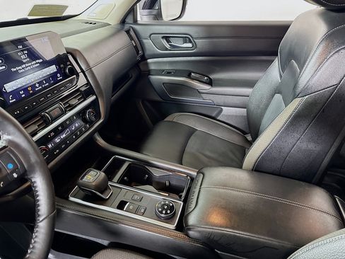 Used 2023 Nissan Pathfinder SL w/ SL Premium Package image 24