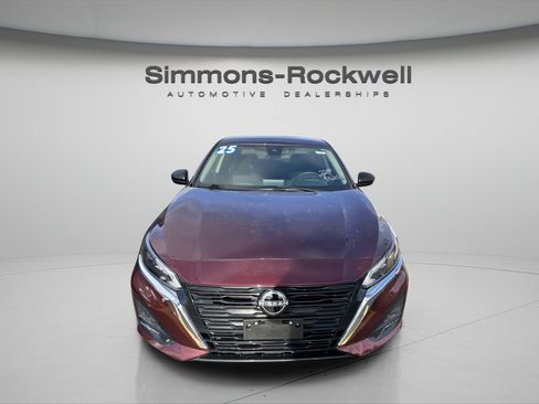 Used 2025 Nissan Altima 2.5 SV FWD image 5