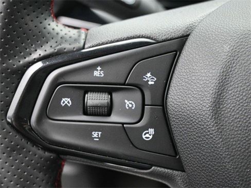 Certified 2025 Chevrolet Trax RS w/ Sunroof Package image 27