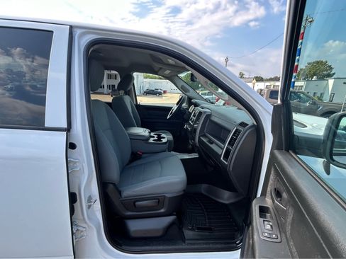 Used 2017 RAM 1500 Express RWD image 13