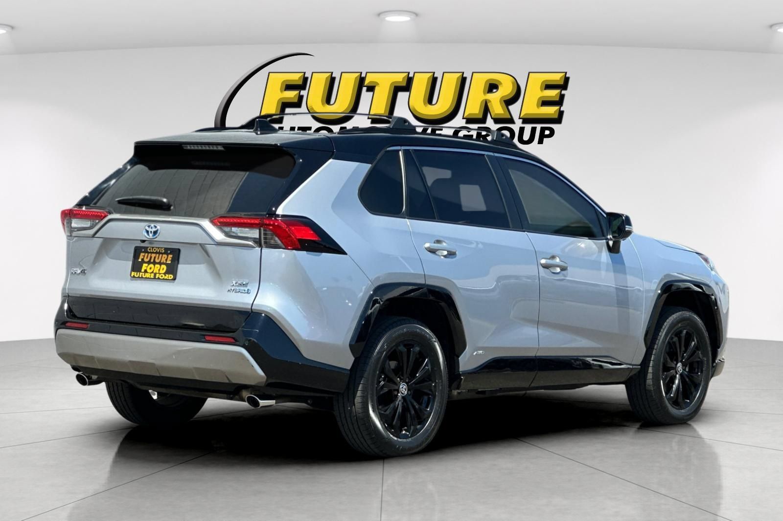 Used 2023 Toyota RAV4 XSE AWD/4WD image 3