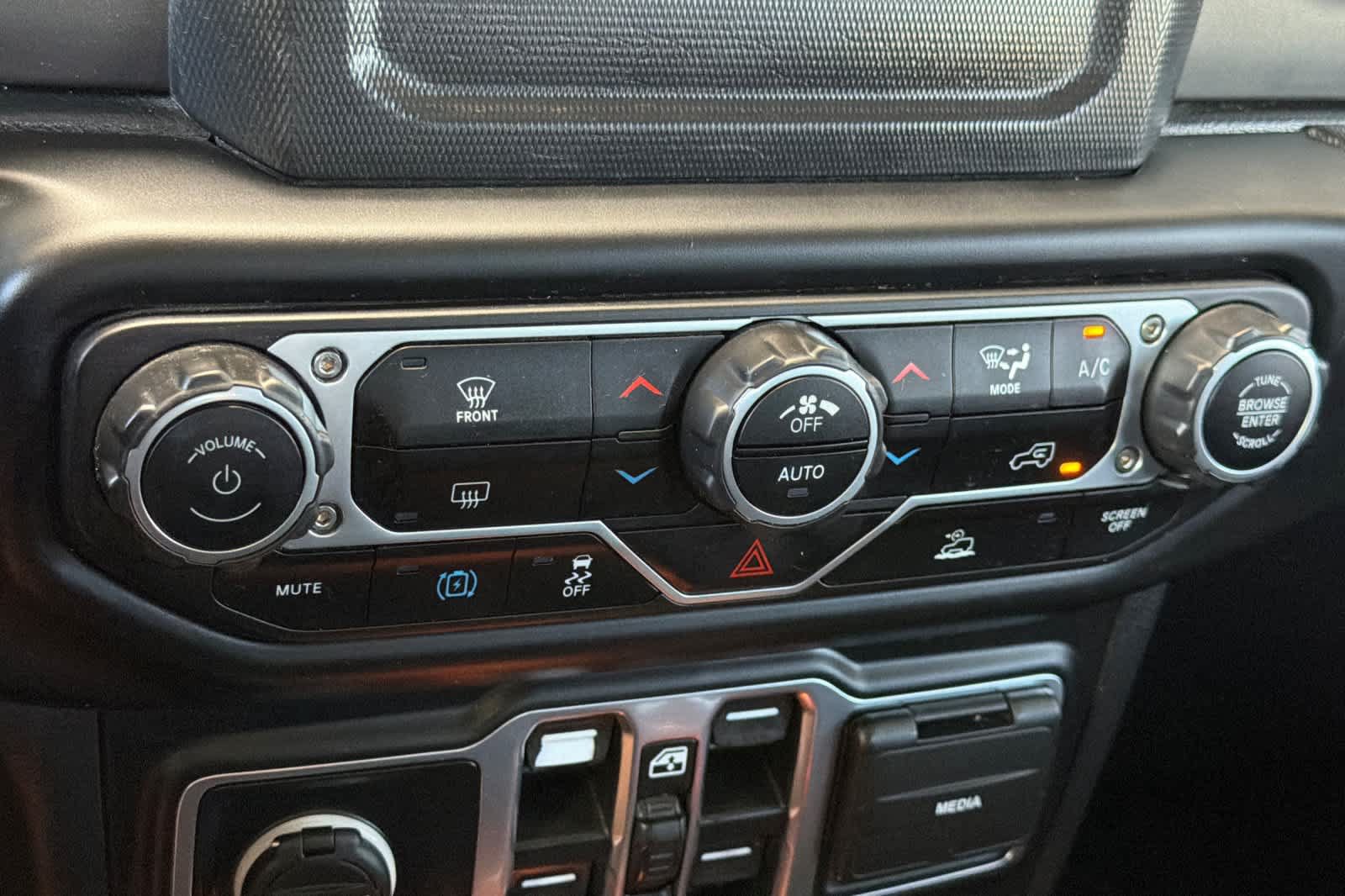Used 2023 Jeep Wrangler Unlimited AWD/4WD image 22